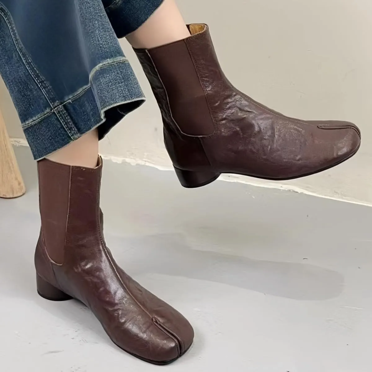Fashion Retro Closed Split Toe Tabi Shoes Slip on Chelsea Boots for Women Ankle Booties with Elastic Band Genuine Leather Chunky Block Low Heels Cowgirl Casual Street Cool Style