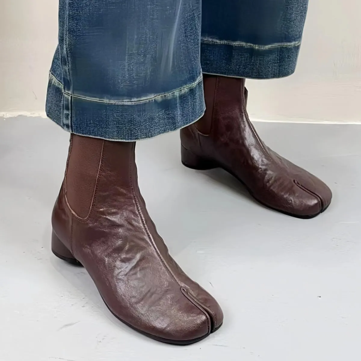 Fashion Retro Closed Split Toe Tabi Shoes Slip on Chelsea Boots for Women Ankle Booties with Elastic Band Genuine Leather Chunky Block Low Heels Cowgirl Casual Street Cool Style
