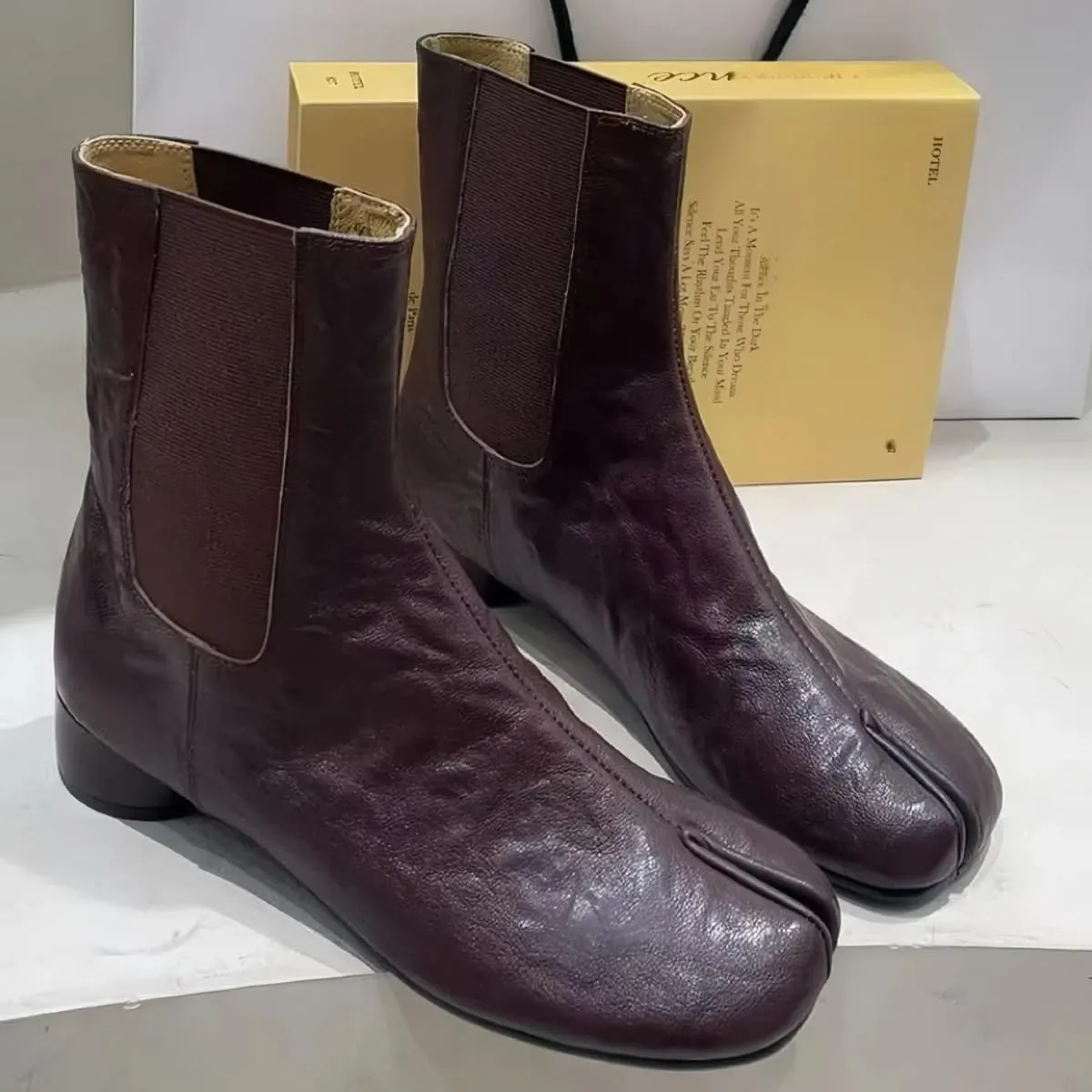 Fashion Retro Closed Split Toe Tabi Shoes Slip on Chelsea Boots for Women Ankle Booties with Elastic Band Genuine Leather Chunky Block Low Heels Cowgirl Casual Street Cool Style