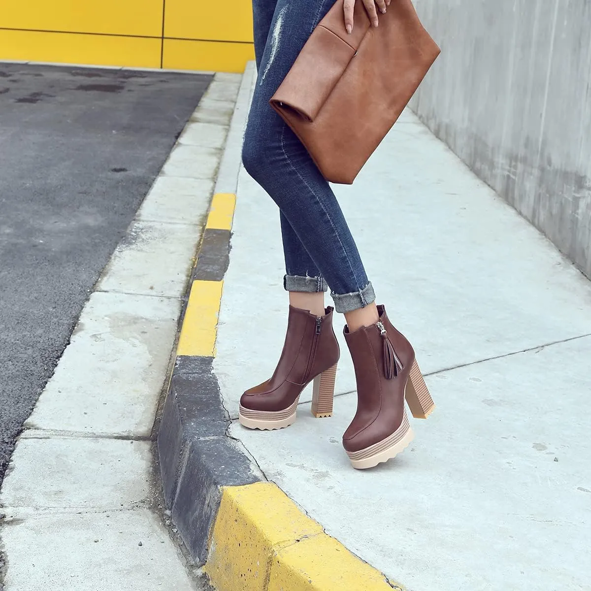 LEHOOR Women Platform Booties Chunky Block Heel Round Toe Ankle Boots With Side Zipper Fringe 4 inch Stacked Heel Lug Sole Short Boots Winter Warm for Ladies Fashion Wedding Booties 4-11 M US