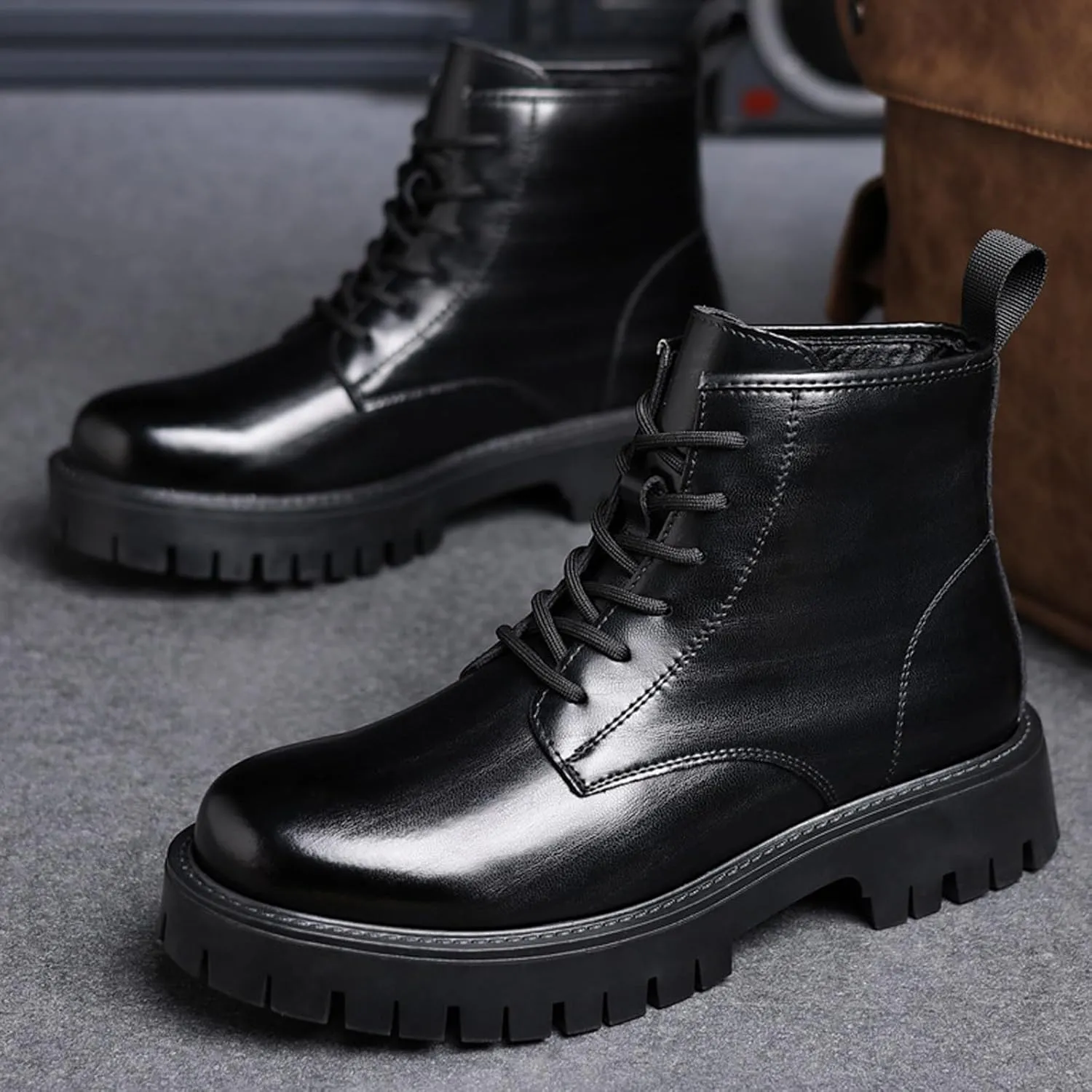 Men's Soft Leather Lug Sole Low Chunky Heel Combat Boots Retro Comfort Lace-up Round Toe Four Seasons Platform Block Heel Chukka Boots Casual Dress Riding Motorcycle Boots